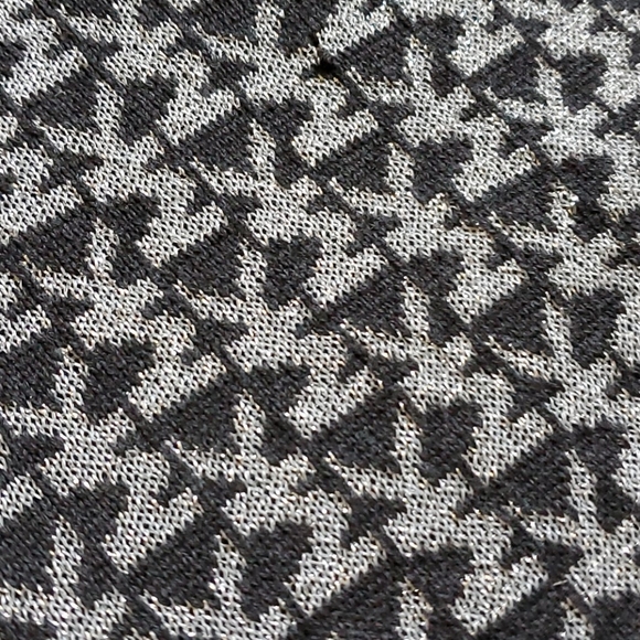 🆕️ MICHAEL KORS WOMENS DARK GRAY SCARF 🧣 - Picture 3 of 8